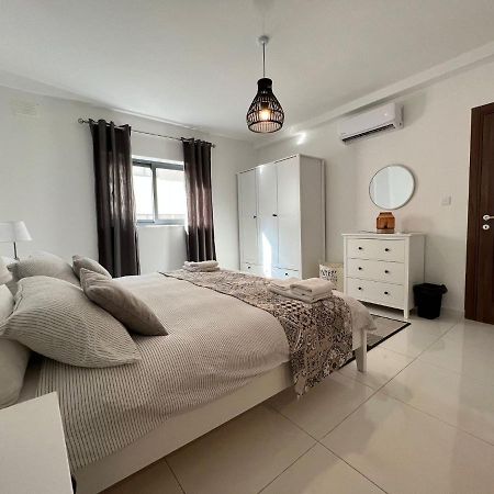 סיינט פול ביי Brand New Apartment 2 Mins From Seafront מראה חיצוני תמונה